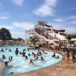 Lacqua Di Roma Com Piscina De Ondas